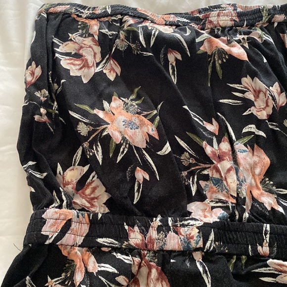 Aritzia floral strapless romper - Picture 4 of 6